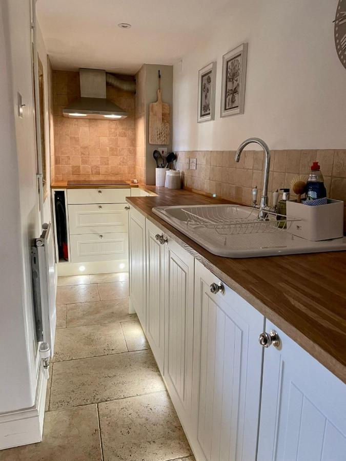 Hebe Cottage Atworth Exterior foto